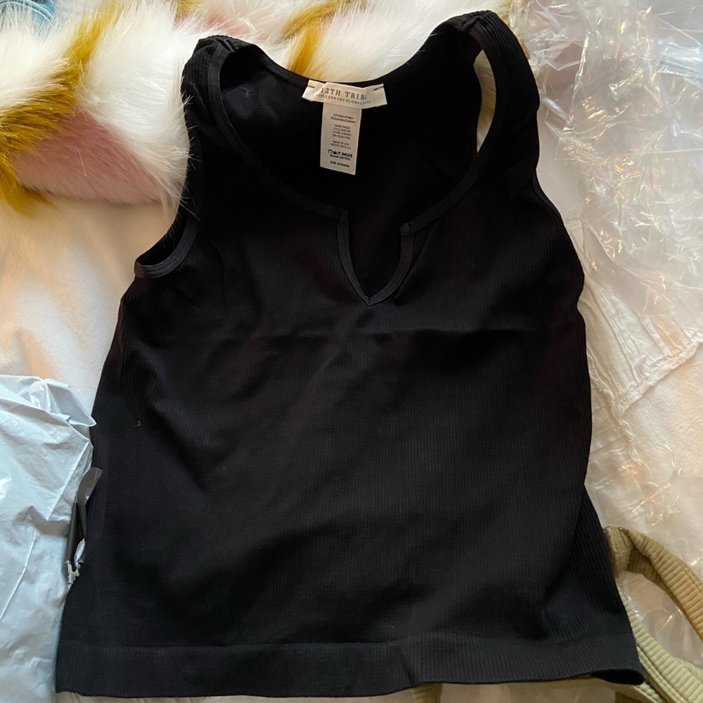 Black cropped tank - Picture 2 of 2